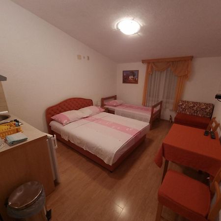 Apartments Cipetic Kaštela 外观 照片