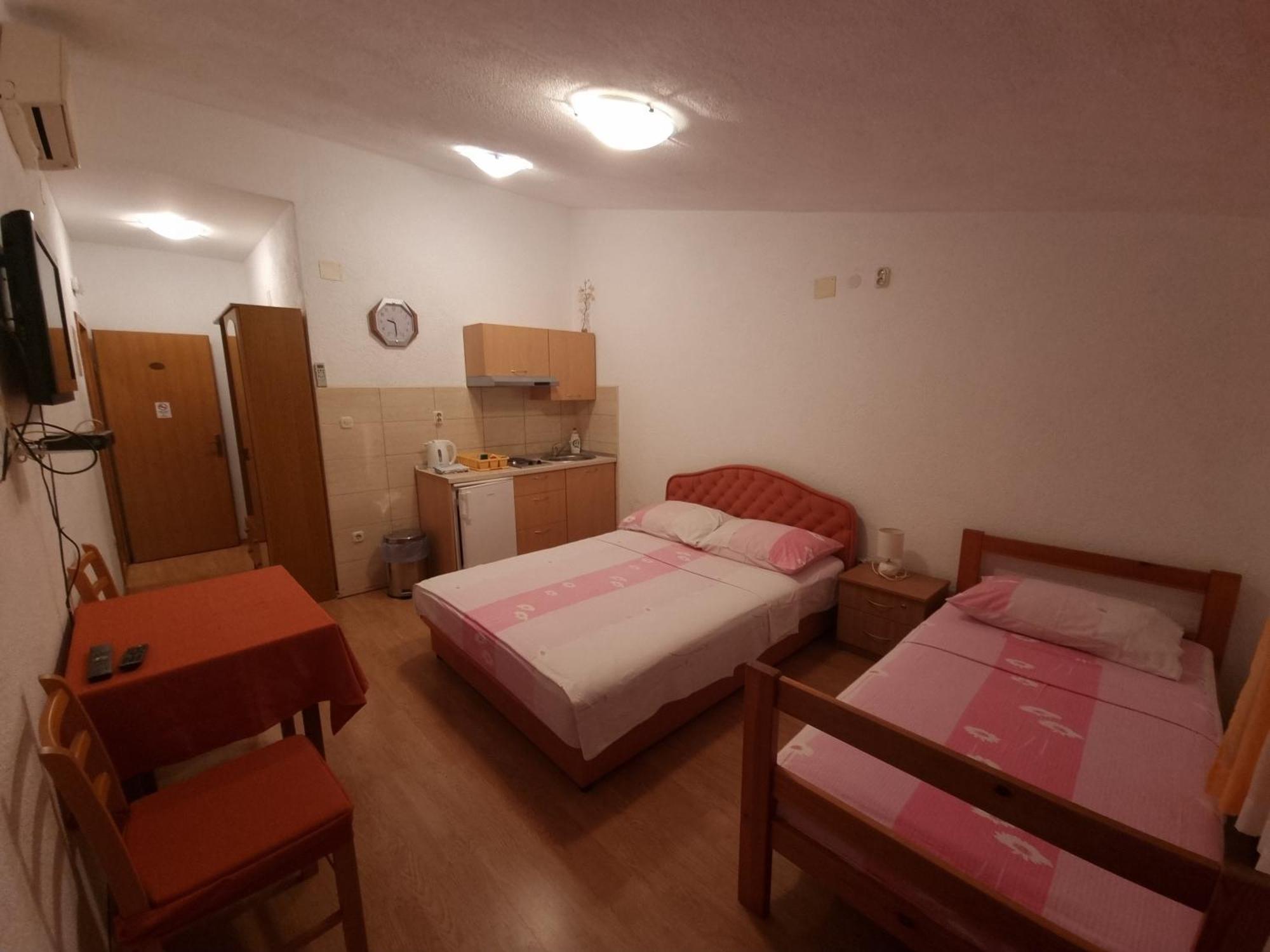 Apartments Cipetic Kaštela 外观 照片